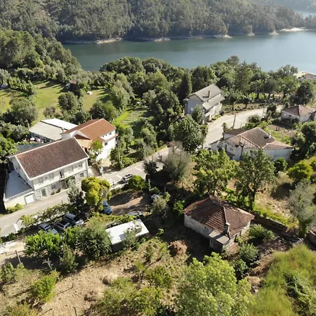 Residencial Do Rita Em Rio Caldo Geres